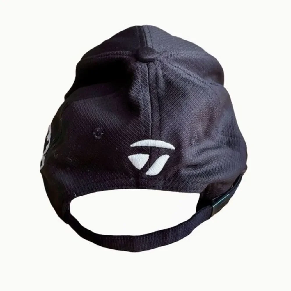Taylormade adjustable golf hat in black, excellent condition,